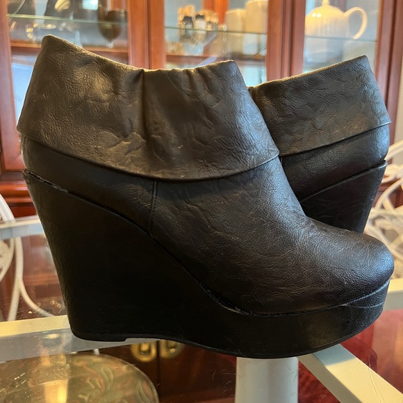 Black wedge ankle booties - Picture 1 of 6